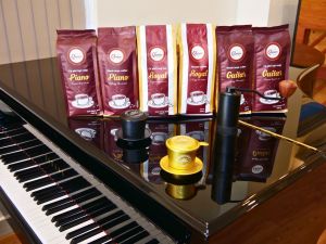Combo 3 túi Cà phê hạt rang Nguyên Chất Queen Coffee Piano 500g/ túi và 1 phin nhôm cao cấp Queen Coffee ( vàng/ đen)