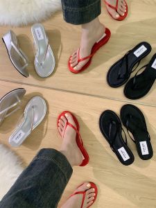 รองเท้าแตะส้นสูงสีแดงแบบสวมสบายสำหรับใส่กลางแจ้งในช่วงฤดูร้อนปี 2025 รองเท้าแตะแบบสวมสบายสไตล์ฝรั่งเศสสำหรับผู้หญิง