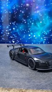 Diecast Miniatur Mainan Mobil Sedan Sport Audi R8 Besi Metal Buka Pintu