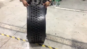 【COD】แผ่นยางชลอความเร็วตามแบบ พร้อมพุกยึดยาง ยางชะลอความเร็ว รุ่น DW-L02-G สีดำ-เหลือง 100 x 35 x 4 CM