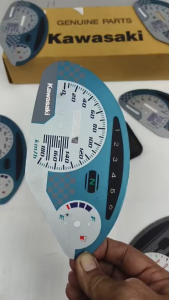 แผ่นไมล์ลีโอ แท้ใหม่ แผ่นหน้าปัดเรือนไมล์ Kawasaki LEO120cc. 6เกียร์ สินค้าเก่าเก็บค้างสต๊อคสภาพสวยสมบูรณ์ (สินค้ายกเลิกผลิต หมดแล้วหมดเลย)