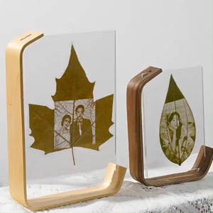 Khung ảnh chữ C gỗ thông Meca trong suốt dùng trang trí ảnh khắc Laser theo yêu cầu. Kích thước 6inch 8inch cho bạn chọn.