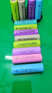 Pin 18650 Dung lượng chuẩn 2500mAh 3.7v like new dòng xả 10A dùng cho quạt MINIđèn pinTông ĐơSạc Dự phòng