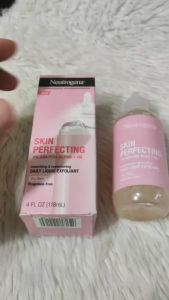 Neutrogena Skin Perfecting Daily Liquid Facial Exfoliant with 7% AHA/PHA Blend + HA to Smooth Exfoliate & Replenish Dry Skin Leave-On Face Exfoliator Oil- & Fragrance-Free 118mL