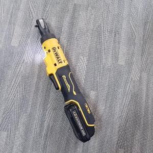 (ของแท้ 100%)DEWALT DCF512 ประแจวงล้อ 20V ประแจขันไร้สายลิเธียมไออนไร้แปรงถ่าน 1/2 นิ้ว ไฟได้ประแจกำลังสูงมัลติฟังก์ชั่น เครื่องมือติดตั้งไฟฟ้า
