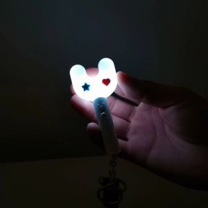 Newjeans Lightstick Keychain điện tử buổi hòa nhạc ánh sáng mặt dây chuyền móc khóa newjeans tour du lịch Thế giới mini Lightstick Keyring - Lazada