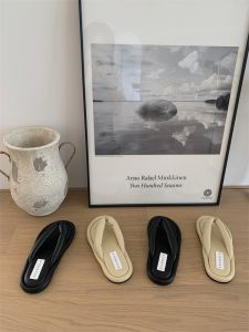 รองเท้าแตะส้นแบนสไตล์โรมันผิวไหปลาร้า รองเท้าแตะแบบสวมลำลองสำหรับฤดูร้อน 2024 สำหรับผู้หญิง สไตล์แฟชั่นอเนกประสงค์สำหรับวันหยุด