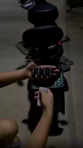 ไฟแฟลชแจ้งเตือน รถจักรยานยนต์ RGB ไฟ LED พร้อมรีโมทคอนโทรล ใช้งานง่าย และไฟ 2 หรือ 4 ดวงให้เลือก 8 สี ราคาคุ้มค่า