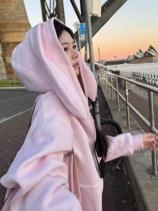 เสื้อสเวตเตอร์มีฮู้ดลายหูกระต่ายสีชมพูน่ารักสำหรับผู้หญิง ฤดูใบไม้ร่วง 2025 ใหม่ สไตล์ญี่ปุ่น นักเรียน หลวมๆ คาร์ดิแกน แจ็คเก็ต แฟชั่น