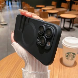 High-End Magnetic Absorption Charging Silicone Phone Case for 13Promax 14Pro Full Cover Soft Silicone Mens Womens Compatible