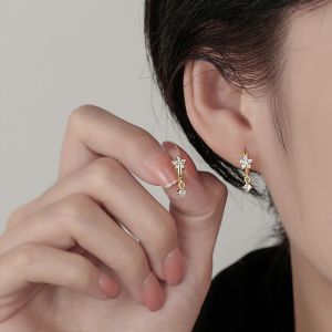 925 Sterling Silver Zircon Flower Earrings Womens Luxury Design Sweet Korean Style Petal Ear Jewelry Fashionable Floral Accessories