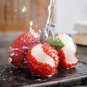 ลิ้นจี่เครื่องประดับ สัมผัสน้ำร้อนปลี่ยนสี งานเรซิ่ง Tea Pet อุปกรณ์ชงชา โต๊ะชงชาเสริมฮวงจุ้ยของโชว์มงคล สร้างสรรค์การเล่นชา