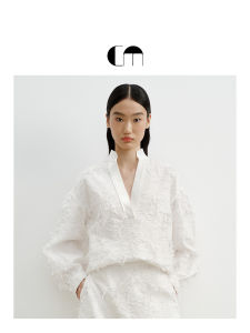 White Unique Embroidery New Chinese Style V-Neck Spliced Blouse
