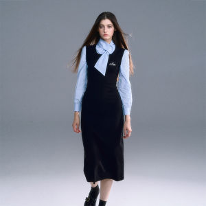 Romantic Escape Thames Morning Long Knitted Dress with Detachable Bow Tie College Style Womens Fashion Winter Cotton Dress