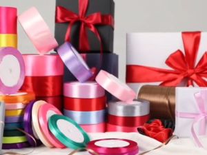 (25 หลา/ม้วน) ริบบิ้นผ้าซาติน ด้านเดียว 2.5 ซม. 2.5CM ริบบิ้นตกแต่ง ของขวัญคริสต์มาส ริบบิ้นตกแต่งเสื้อผ้า แฮนด์เมด DIY ริบบิ้นดอกกุหลาบ