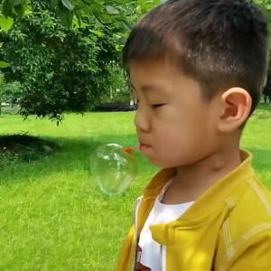 ของเล่นหมากฝรั่ง 80/90 ของเล่นย้อนยุค ของเล่นเป่าฟองสบู่คลาสสิก น่าคิดถึง เป็นมิตรกับสิ่งแวดล้อม ปลอดสารพิษ ลูกโป่งอวกาศ