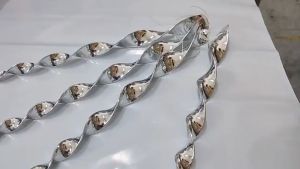 1PCS 30cm Bird Repeller Rotating Rod Reflective Wind Spiral Deterrent Control Device Agricultural Scare Bird Garden