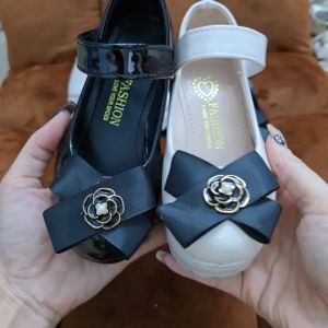 Giày cao gót 5cm hoa trà da bóng mềm cho bé 1 tuổi đến 12 tuổi (form nhỏ)