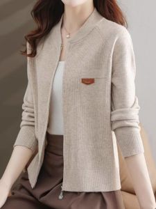 เสื้อคาร์ดิแกนถักคอตั้งสำหรับผู้หญิง ฤดูใบไม้ร่วง 2025 แจ็คเก็ตซิปแบบใหม่ แจ็คเก็ตแฟชั่น แจ็คเก็ตสั้น แจ็คเก็ตสเวตเตอร์ฤดูใบไม้ผลิและฤดูใบไม้ร่วง
