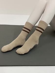2023 Tất Tập Yoga Ống Giữa Sọc Thu Đông Alo yoga Vớ Chống Trượt Dày Dặn Thể Thao