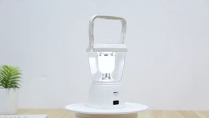 โคมไฟตะเกียง  ชาร์จไฟบ้านหรือไฟจากพลังงานแสงอาทิตย์ ให้ความสว่างสูง ปรับความสว่างได้