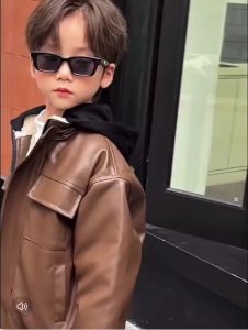 แจ็คเก็ตหนัง แขนยาว มีฮู้ด ด้านในบุขนอย่างดี ใส่คลุมเท่ๆ กันลมได้อย่างดี กำลังอินเทรนด์