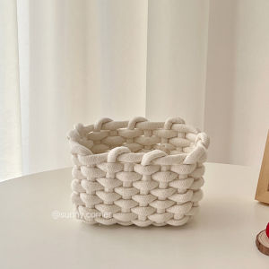 กล่องเก็บของทอผ้าสไตล์ญี่ปุ่นด้วยเชือกผ้าฝ้าย ออแกไนเซอร์เครื่องสําอางและคอนเทนเนอร์สําหรับของเล็กๆ ที่ทันสมัย