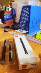 Bút thuyết trình Laser Deli No.3933 - Bút laze chỉ bàn đồ chính hãng