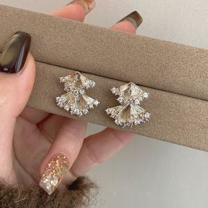 Pianist | Coffee Gold Shiny Fan Earrings Silver Pin Ear Clip