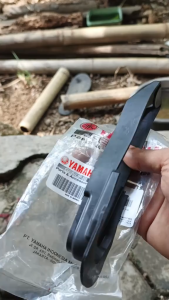 Karet Swing arm / Karet Penahan Rantai Jupiter Z Vega R new Original 5TP-F2151-00 SPAREPART MOTOR TERMURAH