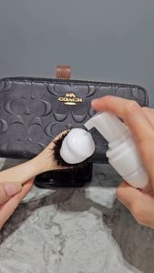 น้ำยาทำความสะอาดกระเป๋าหนัง กระเป๋าผ้า + โลชั่น บำรุงหนัง มีอย. LBF ฟรี แปรงขนม้า และ ผ้าไมโครไฟเบอร์ 420 g ฟองน้ำ แถมกระเป๋า PVC