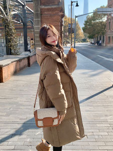 เสื้อแจ็คเก็ตขนเป็ดสีขาวทรงหลวมสไตล์ลำลองสำหรับผู้หญิง ฤดูหนาวปี 2024 ทรงหลวม ปกขนสัตว์ คอตั้ง เสื้อโค้ทขนสัตว์