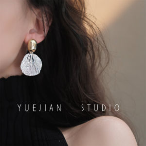 Elegant Shell Design Hoop Earrings: Luxury Minimalist Style Women's Fashion Jewelry