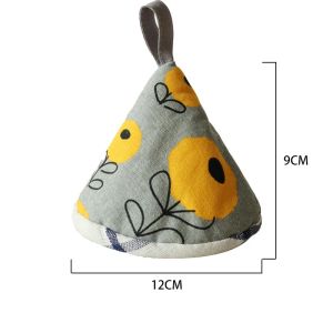 1PC Cute Cartoon Oven Mitts Triangle Cotton Baking Insulation Microwave Heat Resistant Non-slip Gloves Handschoen Hand Clip