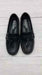 รองเท้าหุ้มส้นสีดํา รุ่น 5457 แต่งด้วยพู่ พื้นนิ่ม น้ําหนักเบา ใส่สบาย เบอร์ 36 - 40