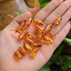 Q2526 Charm lu thống Hổ Phách Hoa vàng ong trong trẻo sẵn lỗ 2li ko kén mệnh - Phong Thủy TUDO