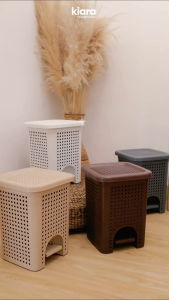 KIARA HOUSEWARE Tempat Sampah Injak Plastik Resik Rotan Modern Keranjang Sampah Injak Resik KIARA Tutup Otomatis Anti Bau Stylish & Elegan Putih Cream