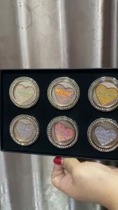 สินค้ามาใหม่ ทาตา MACK ANDY ชิมเมอร์ กลิตเตอร์ตลับเล็ก มาในแพ็คเกตหัวใจ มี 6 สี No.MK196