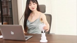 พัดลมพกพา พัดลมไร้สาย พัดลมมือถือ ติดผนัง เป่าลม 360°  ปรับได้ 5 เกียร์ 2400 mAh แสดงระดับแบตเตอรี่ Handheld Fan