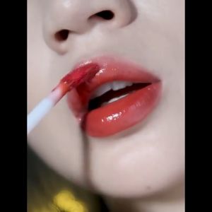 Cermin Water Gloss Lip Cream & Glaze Lip Gloss: Pilihan Terbaik untuk Lip Gloss Wanita