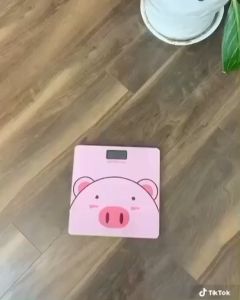 Cân điện tử cân sức khỏe hình heo hồng cân sức khỏe gia đình mặt kiếng hình heo max 180kg