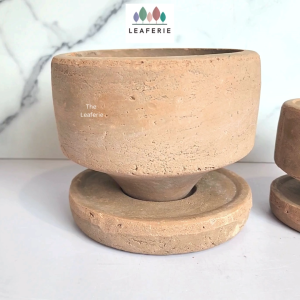 The Leaferie Pascale plant pots. flowerpot . flowerpots . flower pot . planter . planters . Terracotta . flowers