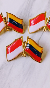 Pin & Bros Lencana Kuningan Cor Emas Bendera Indonesia dan Venezuela