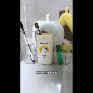 【 Travel Essential 】 3-in-1 Travel Mouthwash Cup Washable Travel Cup Dispensing Bottle Portable Set Toothbrush Head