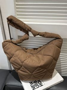 กระเป๋าสะพายไหล่ทรงสี่เหลี่ยมป้องกันความร้อนแบบยูนิเซ็กซ์ กระเป๋าสะพายข้างแบบลำลองขนาดใหญ่ ฤดูใบไม้ร่วง/ฤดูหนาว กระเป๋าถือแบบสะพายข้างแฟชั่นใหม่