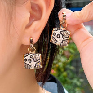 เครื่องประดับผู้หญิงอารมณ์ SEQUITO สีเหลืองชุบทองไมโครปูเล็กๆ AAA - เพชรสังเคราะห์เสื้อดาวต่างหูรูปหยดน้ำปาร์ตี้ตอนเย็นเสื้อผ้า SEQUITO S910