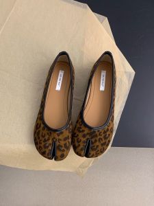 JiJi Studios Fashionable Commuter Womens Slip-On Shoes Split-Toe Velvet Fairy Style Flat Heel Low Chunky Casual Footwear