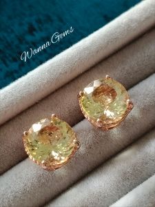 ✨ ต่างหูเลม่อนควอทซ์ ( Lemon Quartz ) 🍋 พลอยทรงกลม ตัวเรือนเงินเเท้ 925 สี Rose Gold เนื้อสีเหลืองสดใสเป็นสีที่ดูกี่ครั้งก็ Happy มากกกก ใส่แล้วรู้สึกสดใสขึ้นทันทีเลย 🍋 ขนาดพลอย Lemon Quartz 9 mm. 🌿 เรือนเงินเเท้ สีโรสโกลด์ 🎥 มี VDO ให้ชมครับ