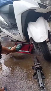 【10-Year Warranty】Motorcycle Scissor Jack Lift Platform Wide Deck Floor Jack ATV Dirt Bike 1100 LB Table Hoist Stand with Saddle Car Lift 500KG Motorcycle Center Scissor Lift Jack Hoist Stand Repair Stand for Motorcycle Scooter Workbench Lifting Tool