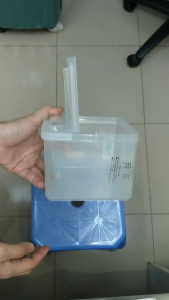 hộp nhựa đựng thực phẩm của Nhật nắp mở đứng chứa 13 lít vuông 138×138cm cao 108cm. H210